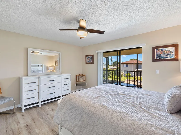 4711 SE 5th Ave #10 — Photo 15