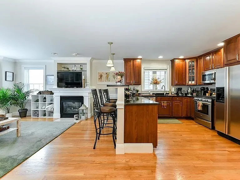 732 E 6th St #1 — Photo 18