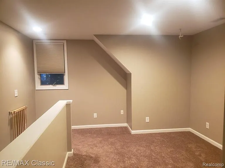 617 E 3rd St #1 — Photo 11