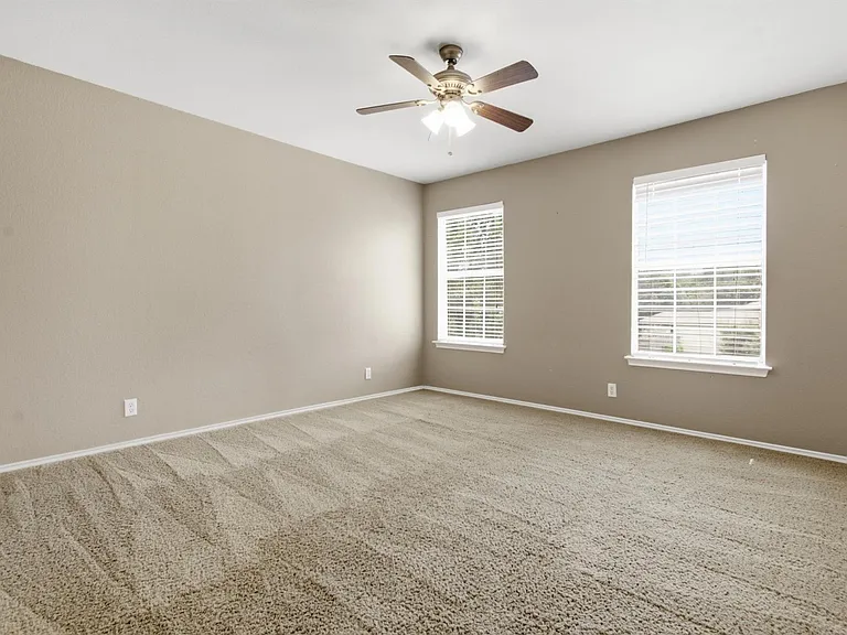 1806 Carriage Hills Trl — Photo 28