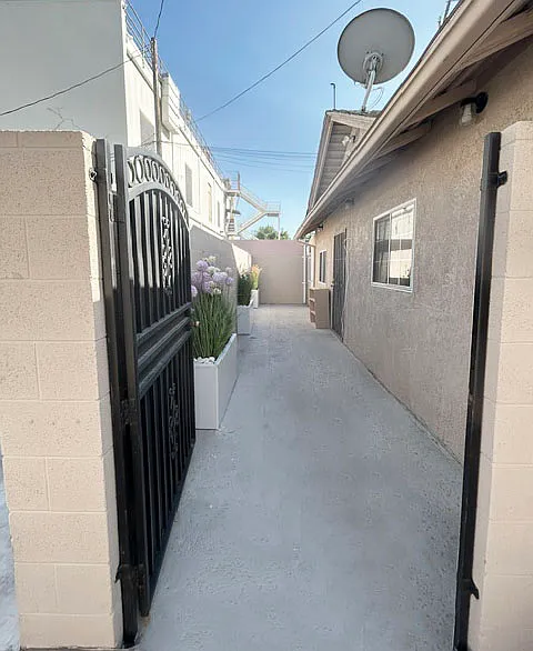 1 bed, 900 sqft, $2,250 — Photo 2