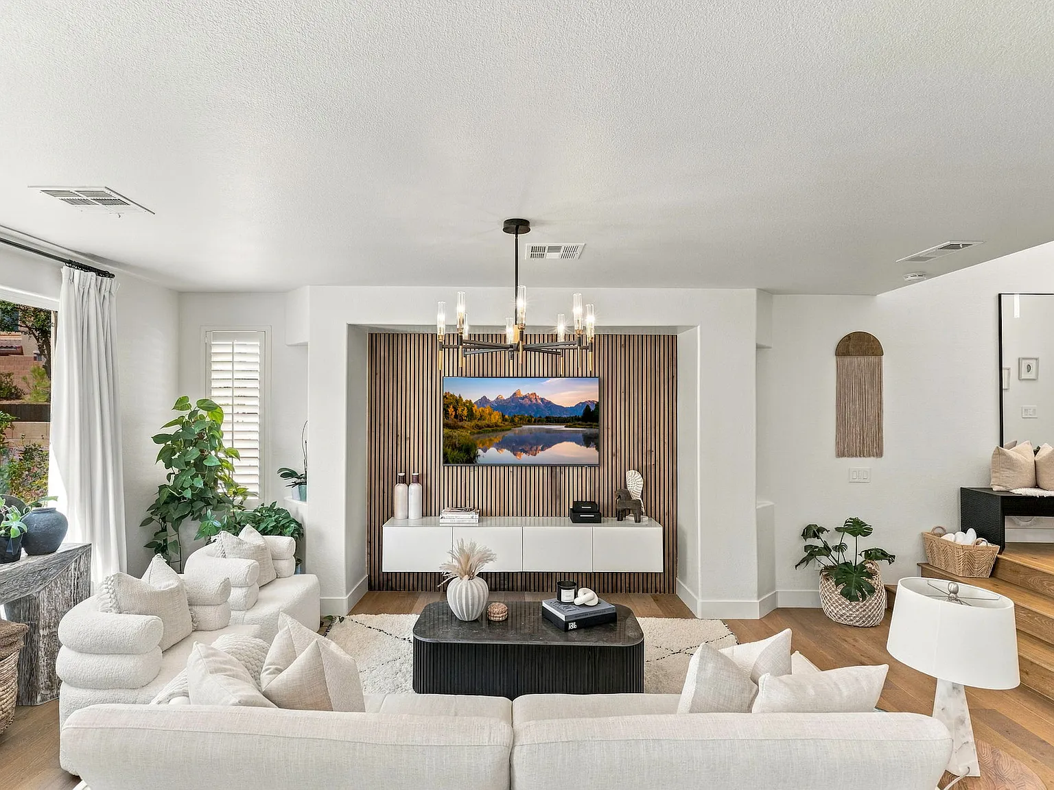 3 bed, 2.5 bath, 1900 sqft, $5,500 — Photo 1