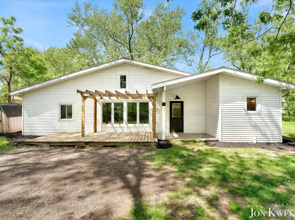 140 N 5th St NE, Cedar Springs, MI 49319