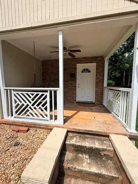 3 bed, 2.0 bath, 1000 sqft, $2,000 — Photo 2