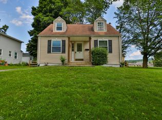 103 Constitution Ave, Hellertown, PA 18055