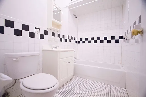 Rented by Nooklyn NYC LLC | media 4
