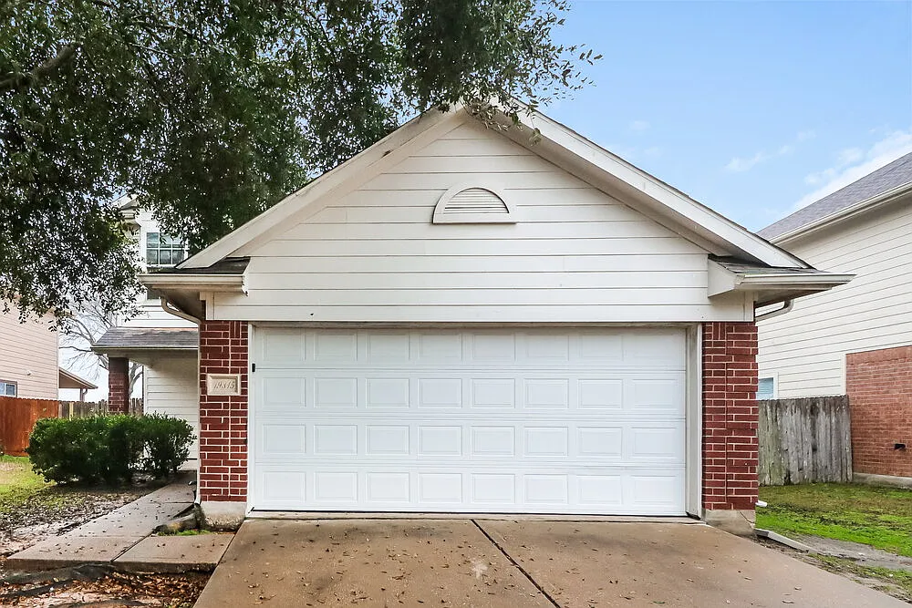 3 bed, 2.5 bath, 1778 sqft, $1,735 — Photo 1