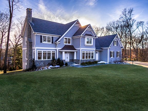 2nd image of 5 Highclere Ct