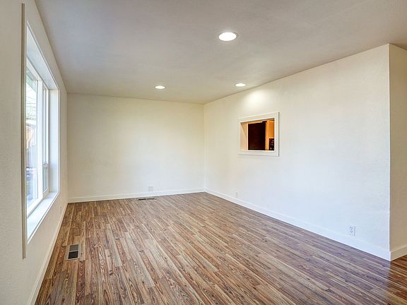 5th image of 4240 Glenwood Dr SE