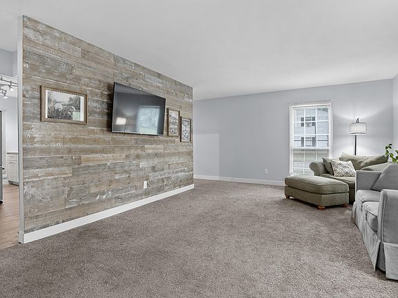 3rd image of 110 Haymac Dr