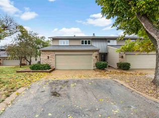 1747 Applewood Pl NE, Cedar Rapids, IA 52402