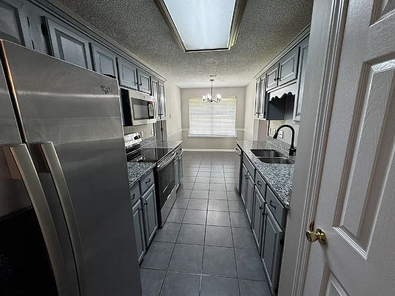 208 Easy St — Photo 5