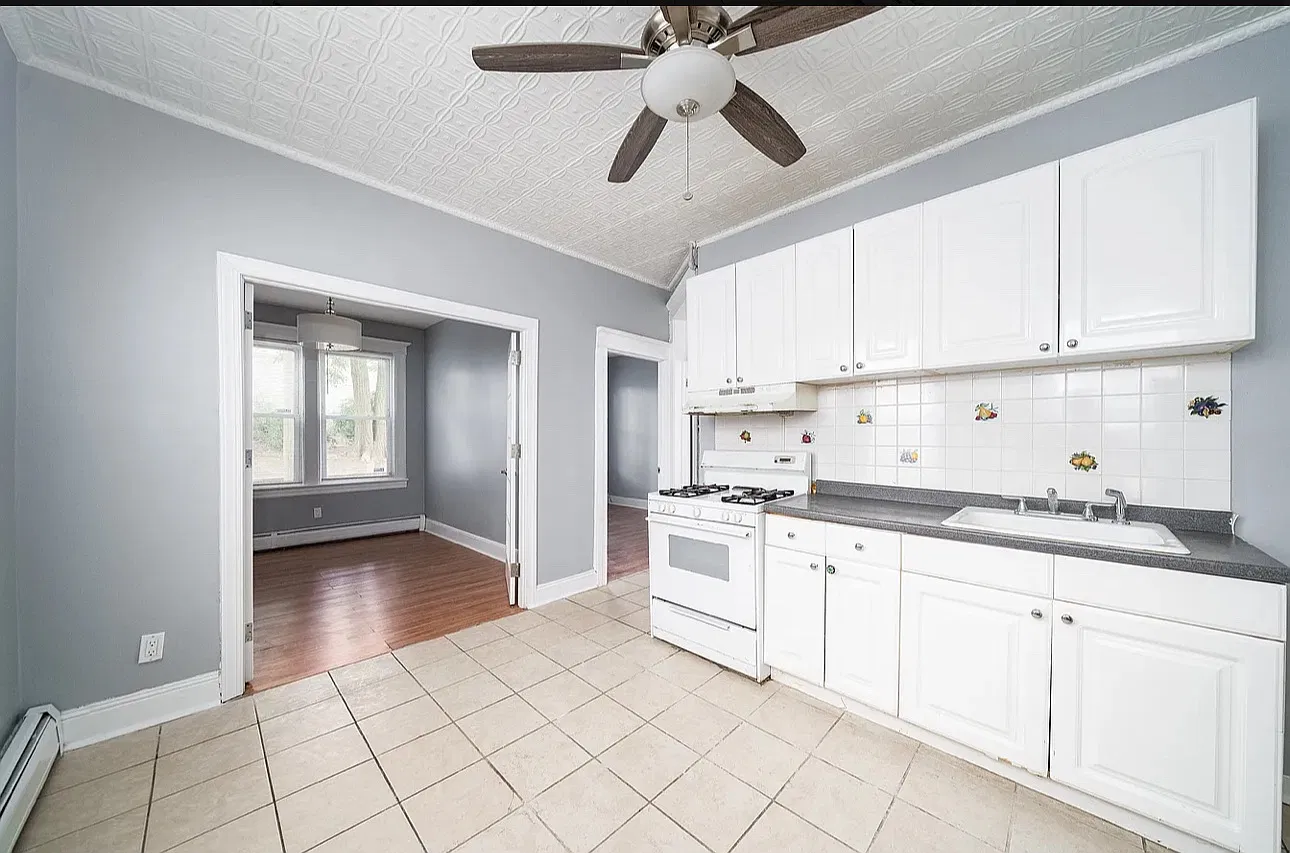 2 bed, 800 sqft, $1,975 — Photo 4