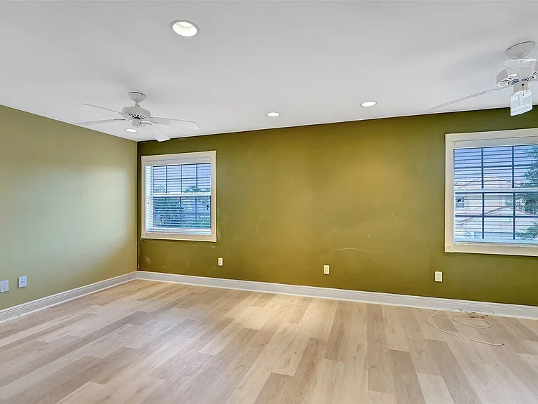 10902 Tamoron Ln — Photo 45