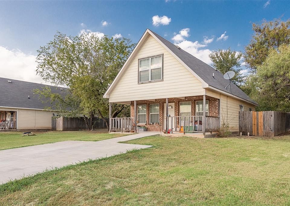 2nd image of 10912 Shady Oaks Dr