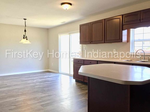 3rd image of 7951 Lawrence Woods Ct