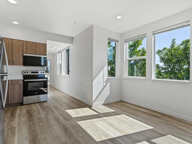 Evergreen Peak Apartments — Photo 21