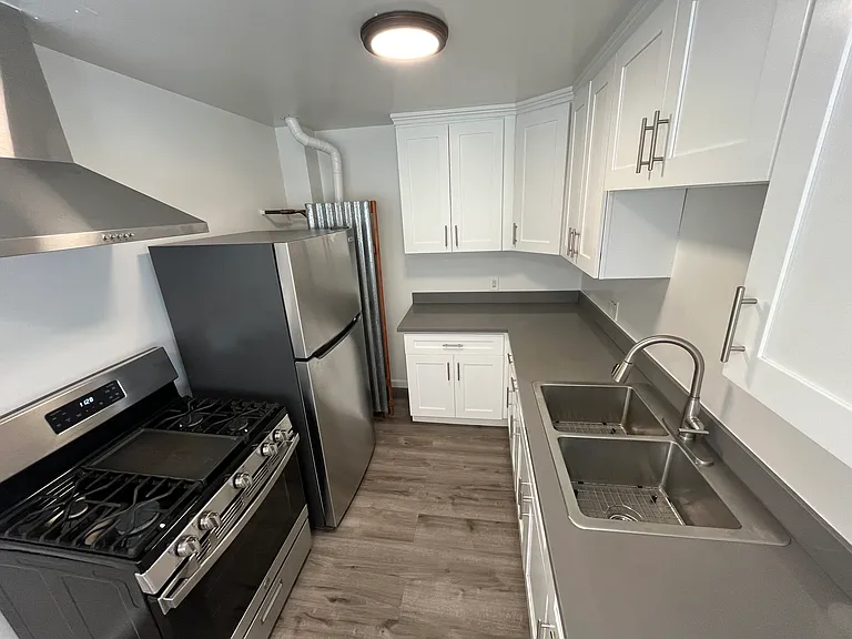 2302 Pacific Ave #9 — Photo 7