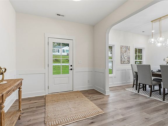 4th image of 206 Princeton Ave