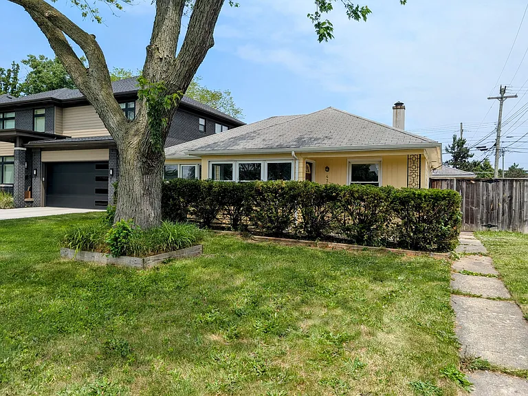 4302 Mandalay Ave — Photo 8
