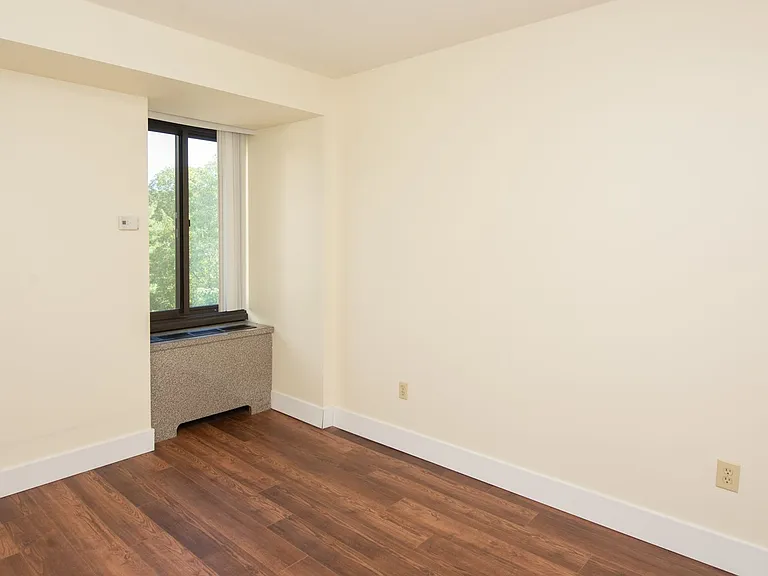 Lakewood Apartments — Photo 17