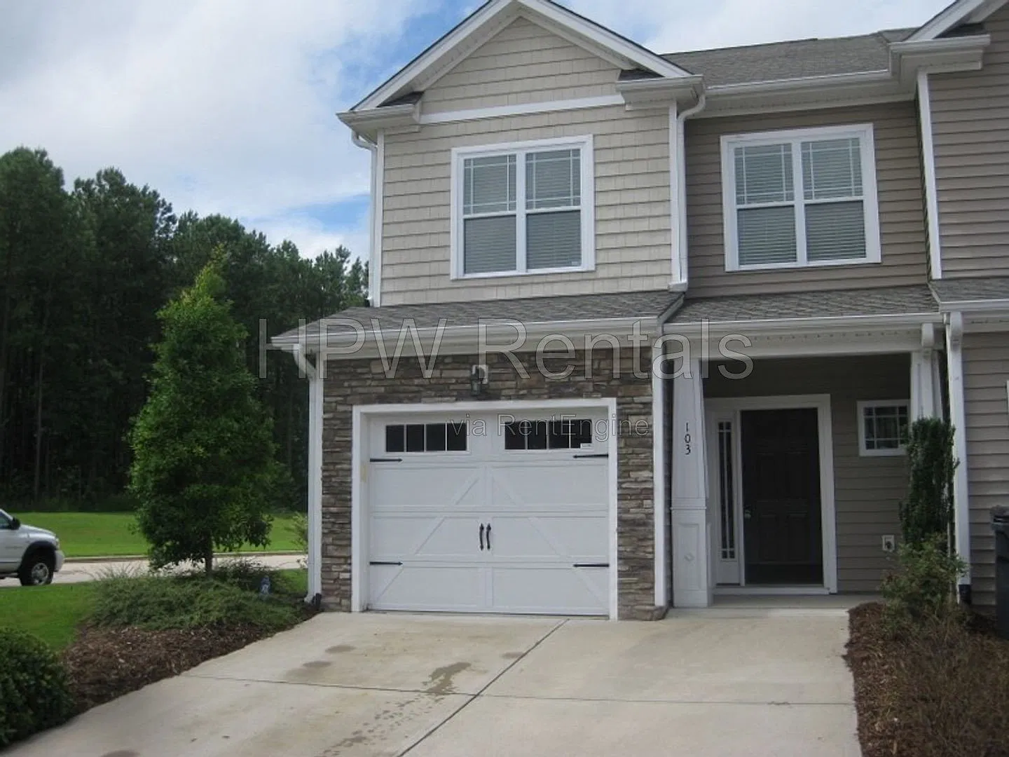3 bed, 2.5 bath, 1755 sqft, $2,025 — Photo 2