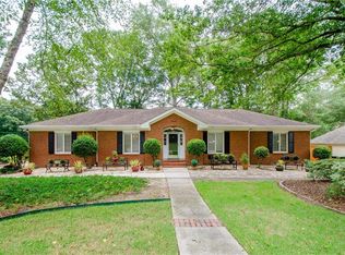 1944 Skyland Glen Dr, Snellville, GA 30078