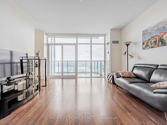 4th image of 65 Oneida Cres #1010