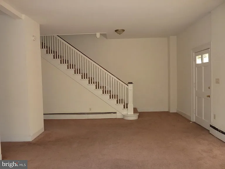 321 Camden Ave — Photo 3