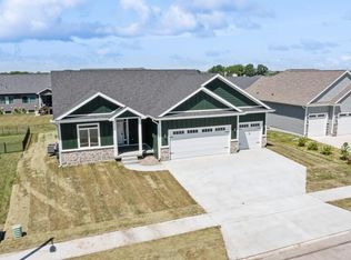 1811 Ledges Dr, Ames, IA 50010