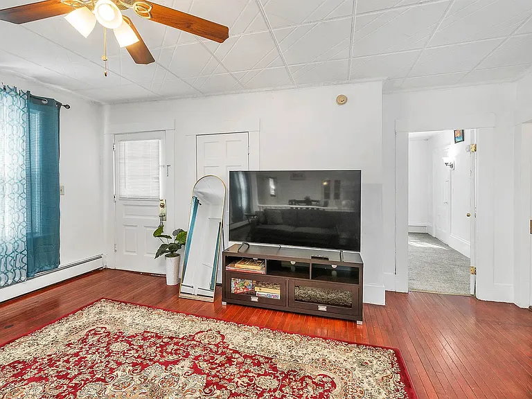 3 Kinsley St #A — Photo 10