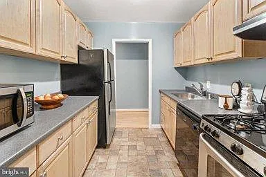 2 bed, 1.5 bath, 979 sqft, $1,950 — Photo 4
