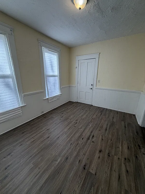 4 bed, 1.5 bath, 1637 sqft, $2,034 — Photo 3