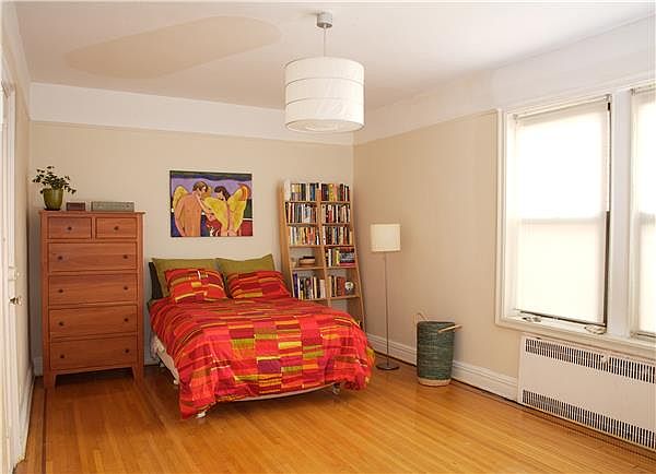 2nd image of 25 Parade Pl APT 3E