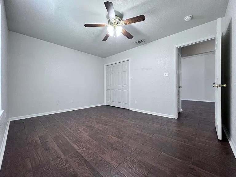 3800 Uvalde Dr #B — Photo 8