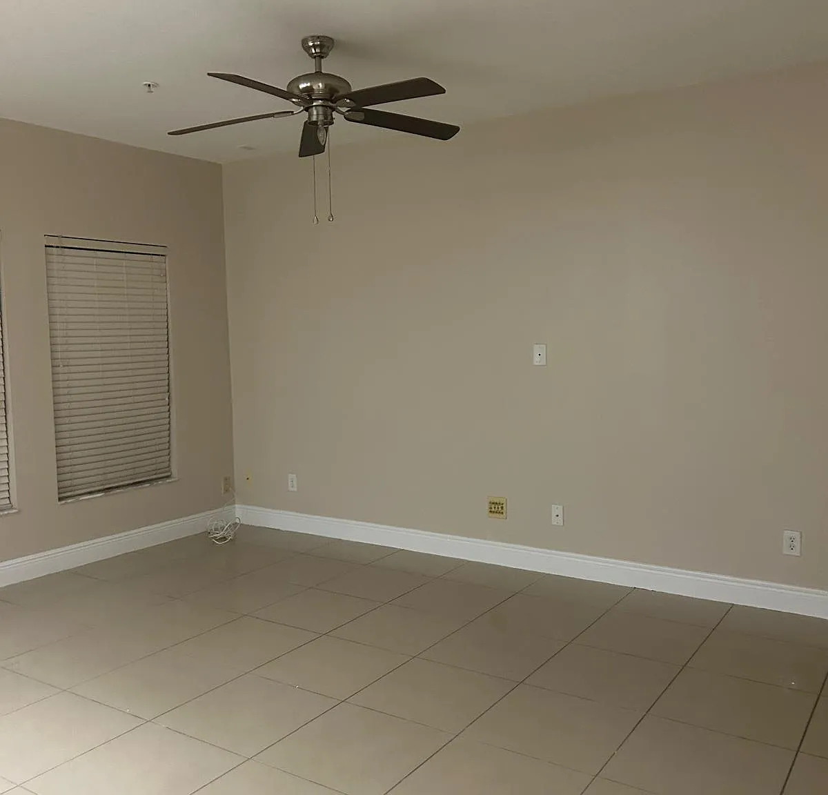 3 bed, 2.5 bath, 1382 sqft, $2,000 — Photo 4