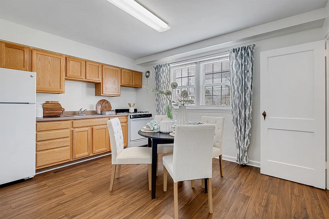 Cross Country Manor Apartments — Photo 3