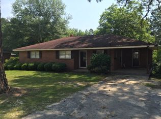 287 S Victory Dr, Lyons, GA 30436