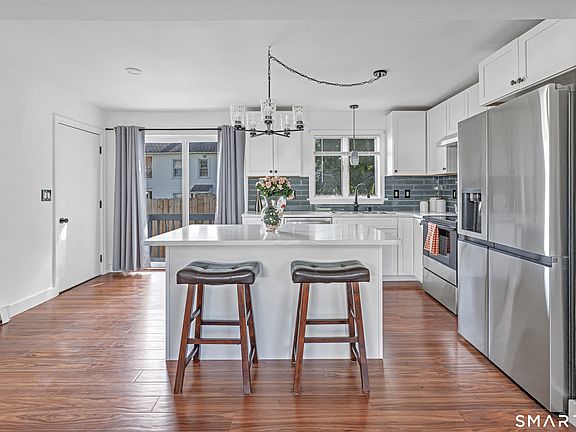 4th image of 115 Beechwood Avenue
