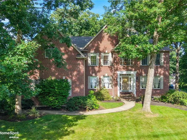1596 Woodfield Dr, Bethlehem, PA 18015