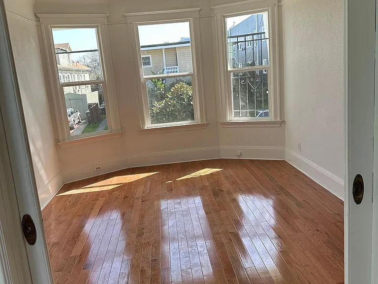 1833 Linden St — Photo 2