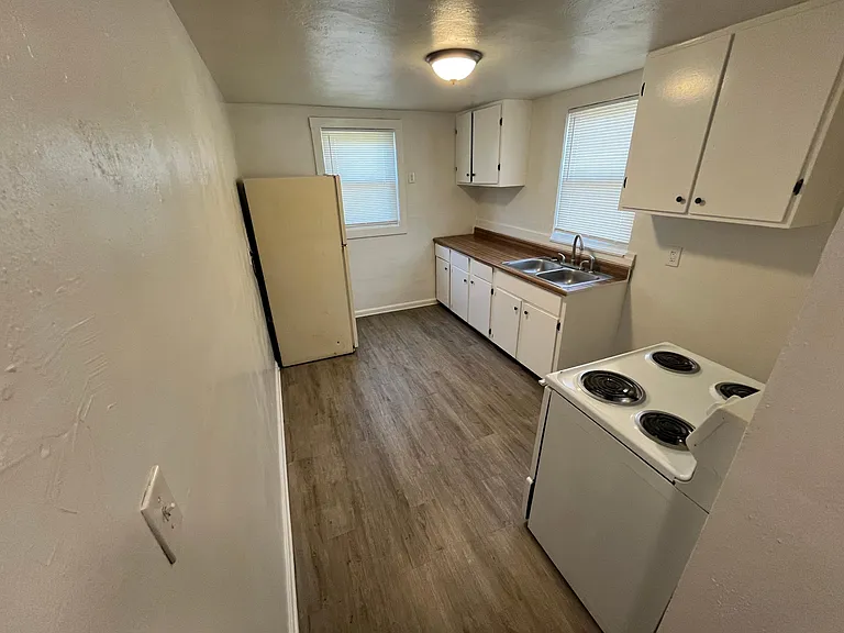 21 Chamberlin Ave W #B — Photo 3
