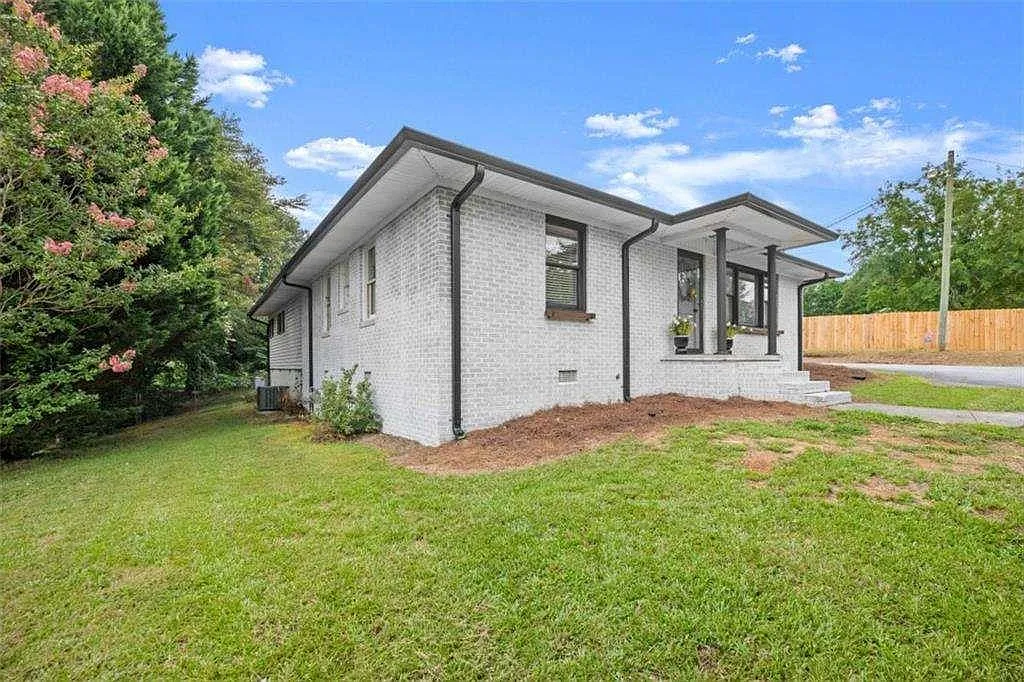 3 bed, 3.0 bath, 1709 sqft, $2,495 — Photo 4
