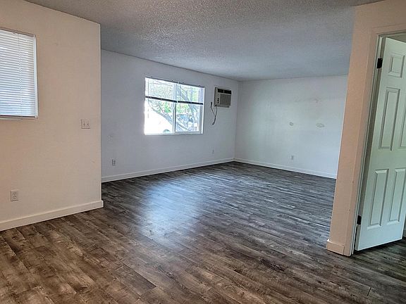 2nd image of 2309 Hillcrest Ln