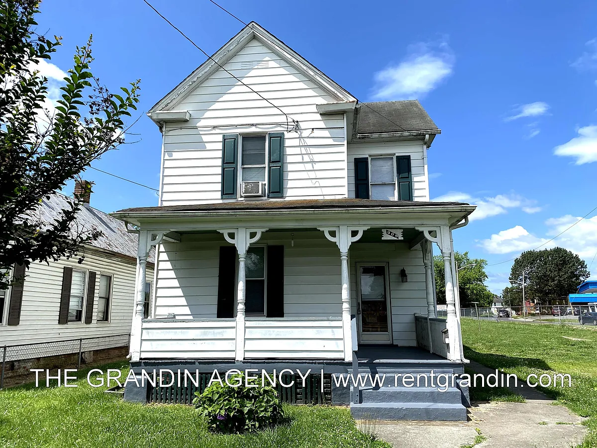 Building Photo - 909 13th St SE