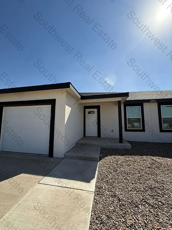2 bed, 2.0 bath, 946 sqft, $1,300 — Photo 2