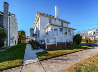 28 N Kenyon Ave, Margate, NJ 08402