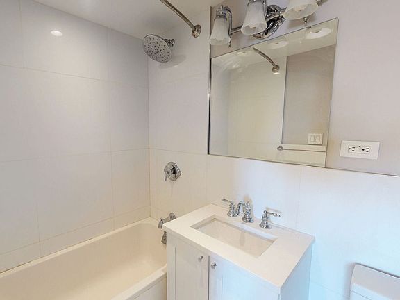 5th image of 70 W 93rd St #7011F
