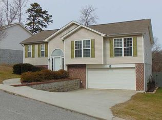 1835 Sassafras Ln, Soddy Daisy, TN 37379