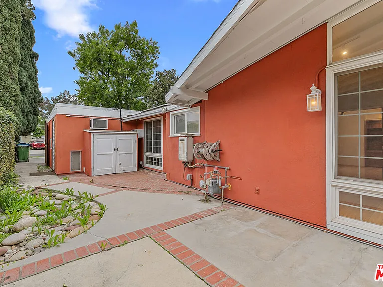 6742 Sunny Brae Ave — Photo 44